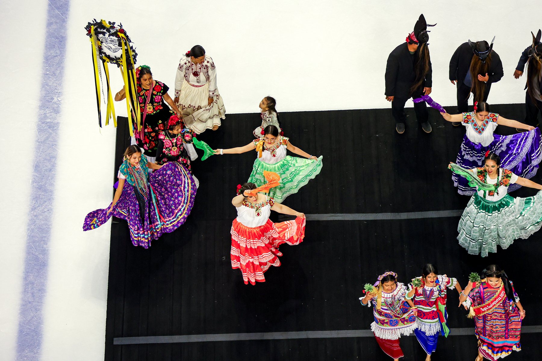 Participantes de Oaxaca en Utah en Maverik Center en 2025